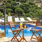 Nyaraló Sea View Pool 2km To Cala Canyelles Fully Air Conditioned King Queen Quality Beds Bbq