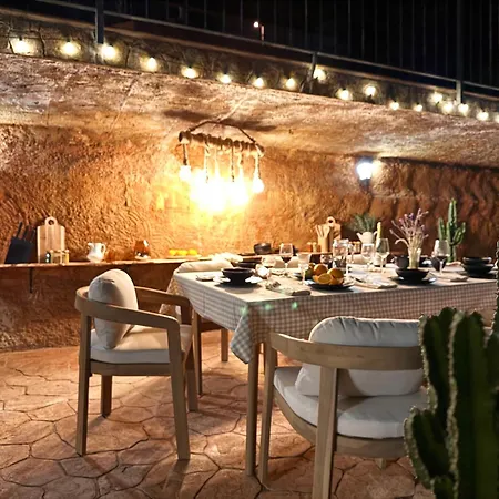 Sea View Pool 2km To Cala Canyelles Fully Air Conditioned King Queen Quality Beds Bbq Nyaraló