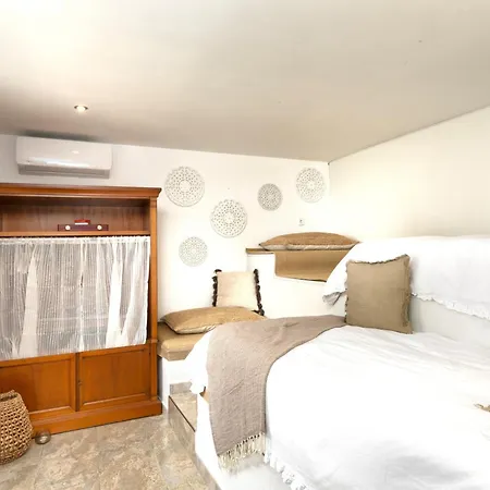 Sea View Pool 2km To Cala Canyelles Fully Air Conditioned King Queen Quality Beds Bbq Tatil Evi