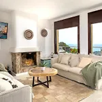 Semesterbostad Sea View Pool 2km To Cala Canyelles Fully Air Conditioned King Queen Quality Beds Bbq Lloret de Mar