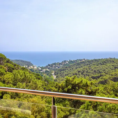 Sea View Pool 2km To Cala Canyelles Fully Air Conditioned King Queen Quality Beds Bbq Будинок відпочинку *