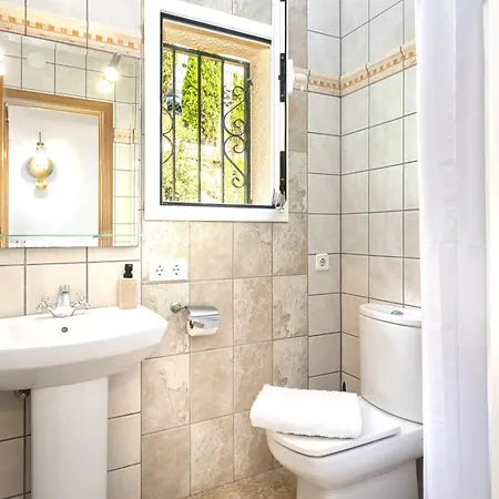 Sea View Pool 2km To Cala Canyelles Fully Air Conditioned King Queen Quality Beds Bbq Prázdninový dům