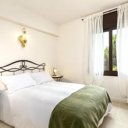 Sea View Pool 2km To Cala Canyelles Fully Air Conditioned King Queen Quality Beds Bbq Casa vacanze Lloret de Mar