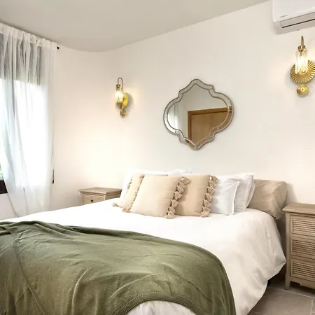 Sea View Pool 2km To Cala Canyelles Fully Air Conditioned King Queen Quality Beds Bbq Prázdninový dům