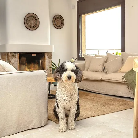 Holiday home Sea View Pool 2km To Cala Canyelles Fully Air Conditioned King Queen Quality Beds Bbq *