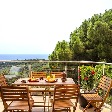 Sea View Pool 2km To Cala Canyelles Fully Air Conditioned King Queen Quality Beds Bbq Casa vacanze *