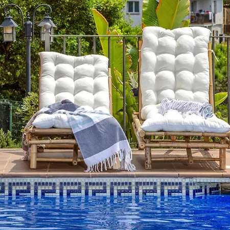 Sea View Pool 2km To Cala Canyelles Fully Air Conditioned King Queen Quality Beds Bbq