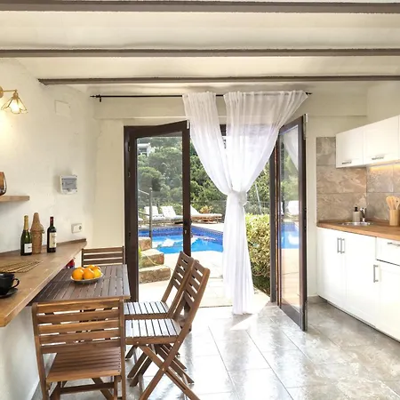 Prázdninový dům Sea View Pool 2km To Cala Canyelles Fully Air Conditioned King Queen Quality Beds Bbq