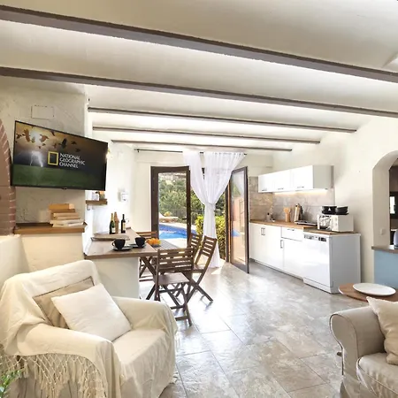 Sea View Pool 2km To Cala Canyelles Fully Air Conditioned King Queen Quality Beds Bbq Будинок відпочинку