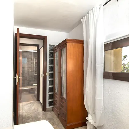 Sea View Pool 2km To Cala Canyelles Fully Air Conditioned King Queen Quality Beds Bbq Casa vacanze *