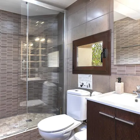 Prázdninový dům Sea View Pool 2km To Cala Canyelles Fully Air Conditioned King Queen Quality Beds Bbq Lloret de Mar