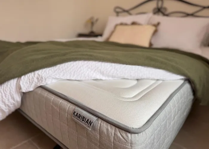 Sea View Pool 2km To Cala Canyelles Fully Air Conditioned King Queen Quality Beds Bbq Lloret de Mar