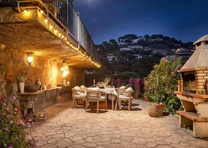 Sea View Pool 2km To Cala Canyelles Fully Air Conditioned King Queen Quality Beds Bbq * Lloret de Mar