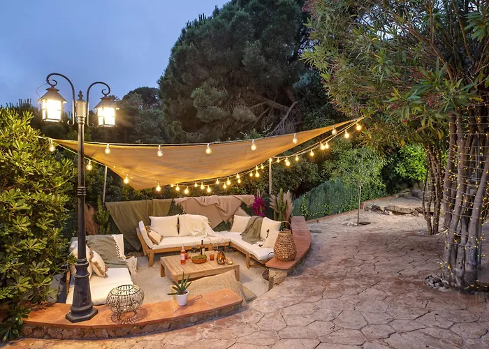 Holiday home Sea View Pool 2km To Cala Canyelles Fully Air Conditioned King Queen Quality Beds Bbq