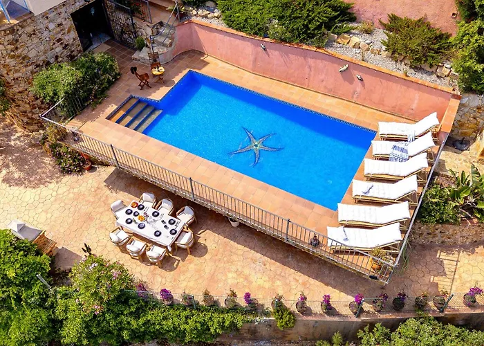 Sea View Pool 2km To Cala Canyelles Fully Air Conditioned King Queen Quality Beds Bbq Holiday home