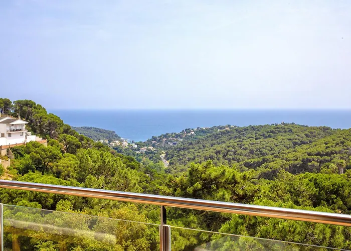 Sea View Pool 2km To Cala Canyelles Fully Air Conditioned King Queen Quality Beds Bbq Holiday home *