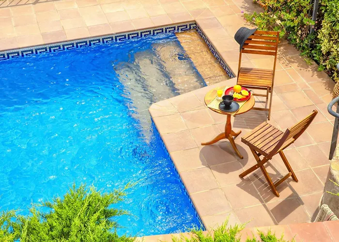 Dom wakacyjny Sea View Pool 2km To Cala Canyelles Fully Air Conditioned King Queen Quality Beds Bbq *