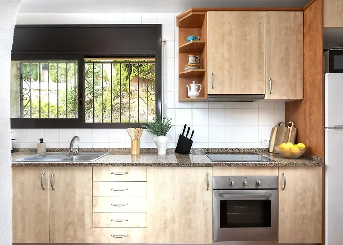 Sea View Pool 2km To Cala Canyelles Fully Air Conditioned King Queen Quality Beds Bbq Lloret de Mar