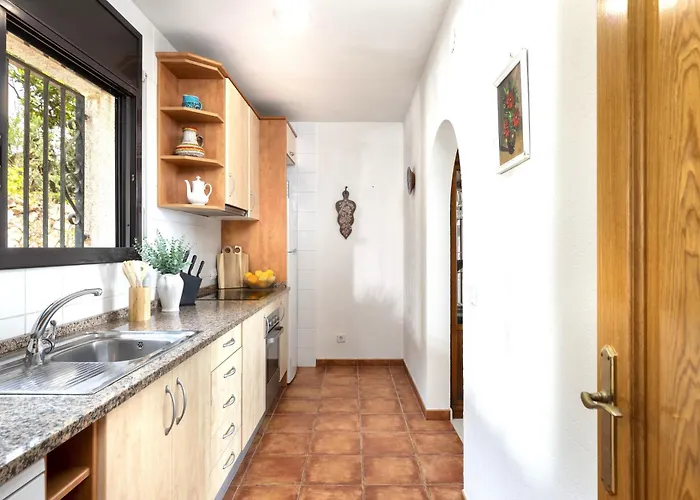 Sea View Pool 2km To Cala Canyelles Fully Air Conditioned King Queen Quality Beds Bbq * Lloret de Mar