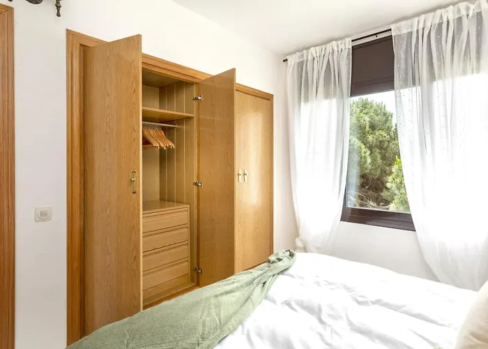 Holiday home Sea View Pool 2km To Cala Canyelles Fully Air Conditioned King Queen Quality Beds Bbq