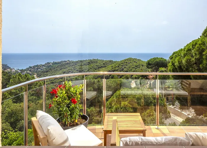 Dom wakacyjny Sea View Pool 2km To Cala Canyelles Fully Air Conditioned King Queen Quality Beds Bbq *