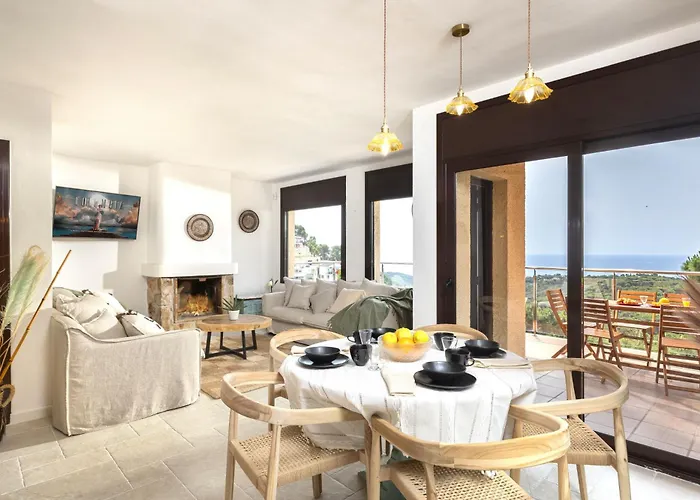 Sea View Pool 2km To Cala Canyelles Fully Air Conditioned King Queen Quality Beds Bbq Lloret de Mar