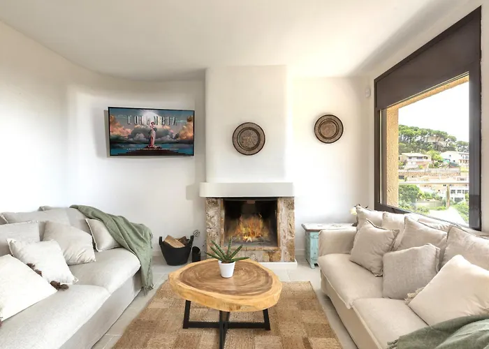 Sea View Pool 2km To Cala Canyelles Fully Air Conditioned King Queen Quality Beds Bbq *