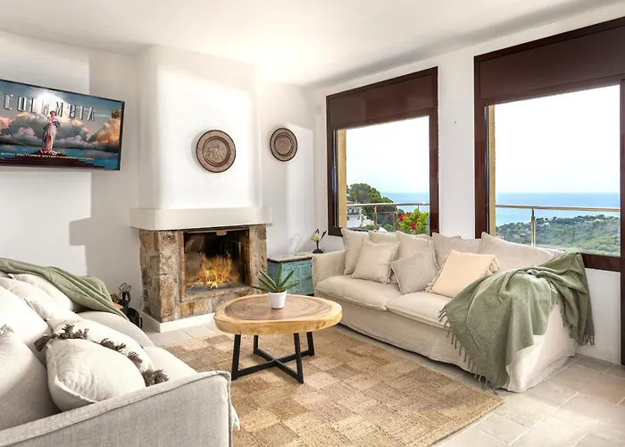 Holiday home Sea View Pool 2km To Cala Canyelles Fully Air Conditioned King Queen Quality Beds Bbq Lloret de Mar