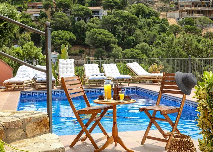 Holiday home Sea View Pool 2km To Cala Canyelles Fully Air Conditioned King Queen Quality Beds Bbq