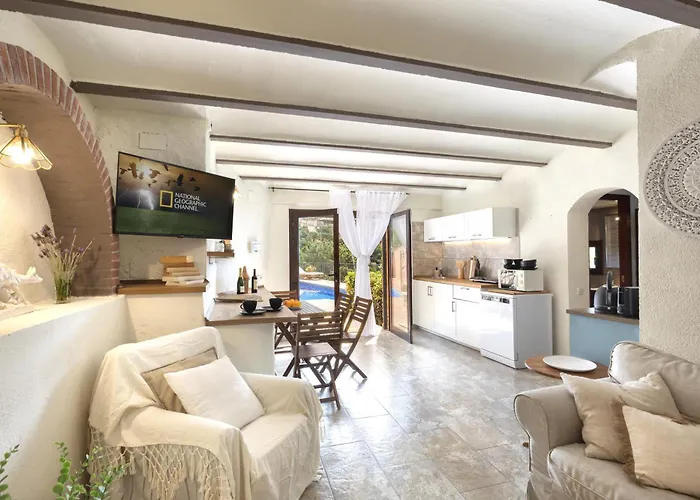 Sea View Pool 2km To Cala Canyelles Fully Air Conditioned King Queen Quality Beds Bbq Dom wakacyjny