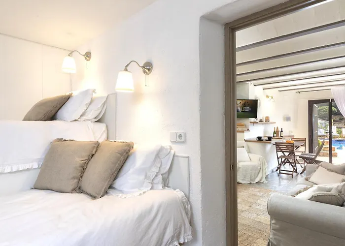 Sea View Pool 2km To Cala Canyelles Fully Air Conditioned King Queen Quality Beds Bbq * Lloret de Mar