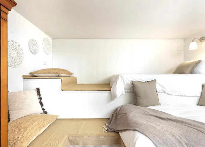 Dom wakacyjny Sea View Pool 2km To Cala Canyelles Fully Air Conditioned King Queen Quality Beds Bbq Lloret de Mar