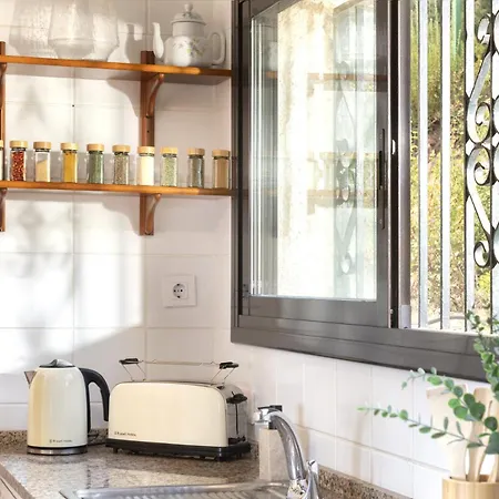 Sea View Pool 2km To Cala Canyelles Fully Air Conditioned King Queen Quality Beds Bbq Feriehus *