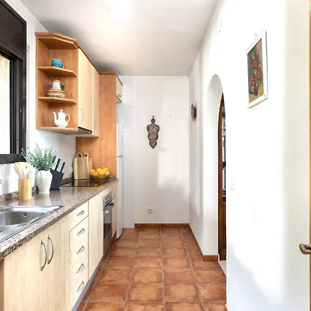 Sea View Pool 2km To Cala Canyelles Fully Air Conditioned King Queen Quality Beds Bbq * Lloret de Mar