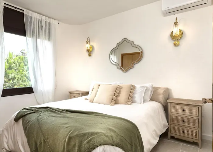 Sea View Pool 2km To Cala Canyelles Fully Air Conditioned King Queen Quality Beds Bbq Сasa de vacaciones