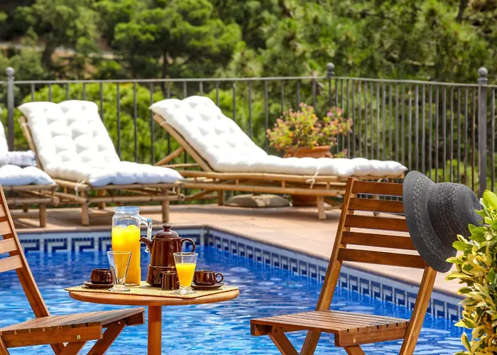 Sea View Pool 2km To Cala Canyelles Fully Air Conditioned King Queen Quality Beds Bbq Сasa de vacaciones Lloret de Mar