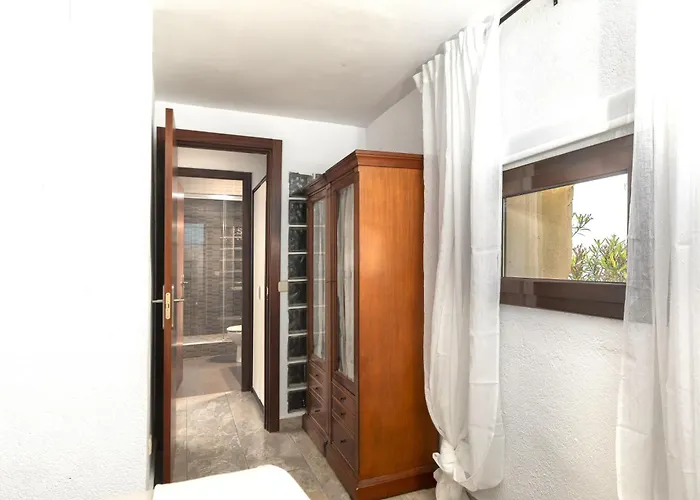 Sea View Pool 2km To Cala Canyelles Fully Air Conditioned King Queen Quality Beds Bbq Сasa de vacaciones *